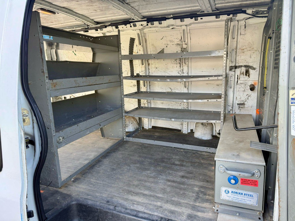 2011 Chevrolet Express Image 13