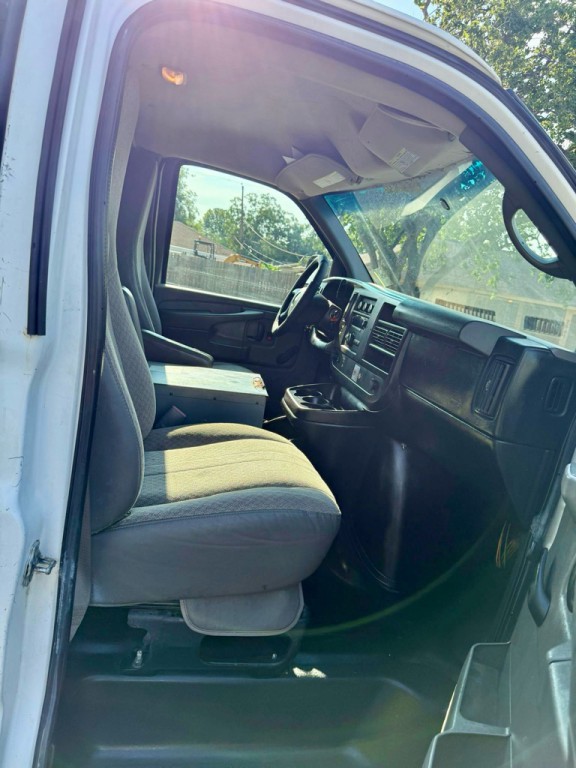 2011 Chevrolet Express Image 14