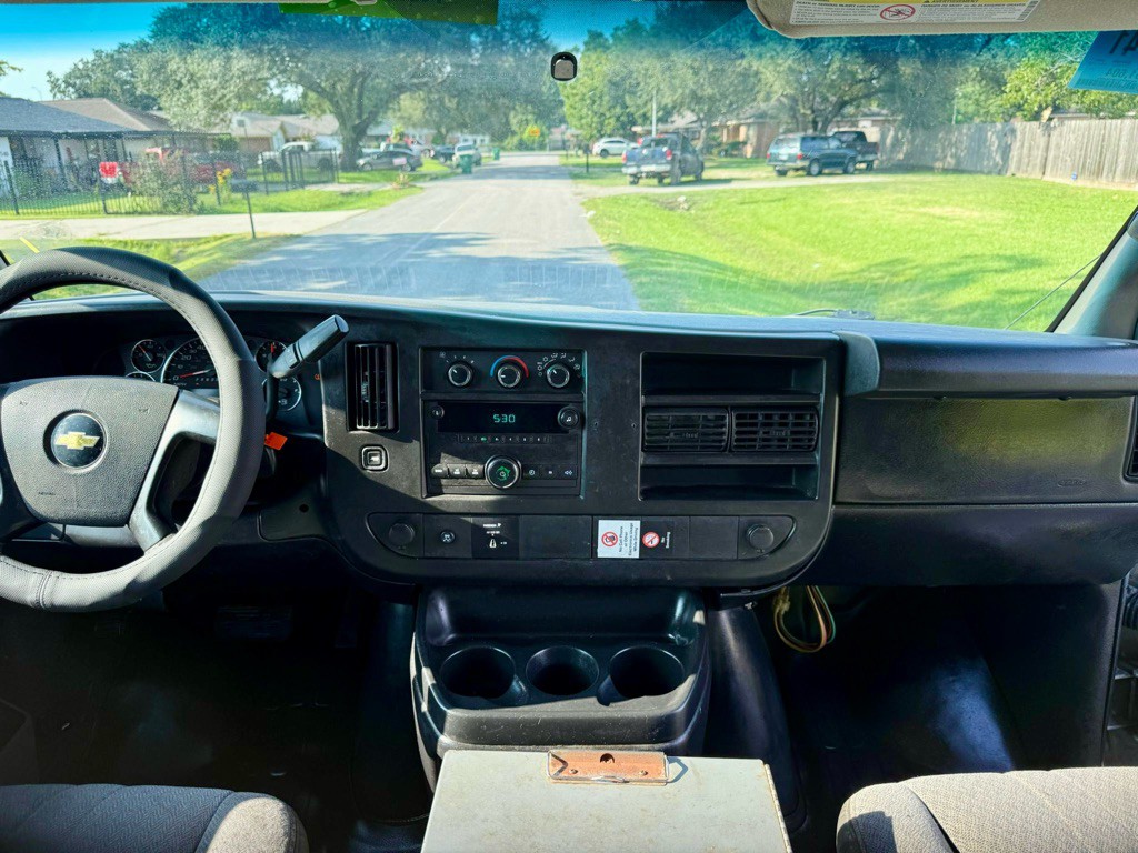 2011 Chevrolet Express Image 15