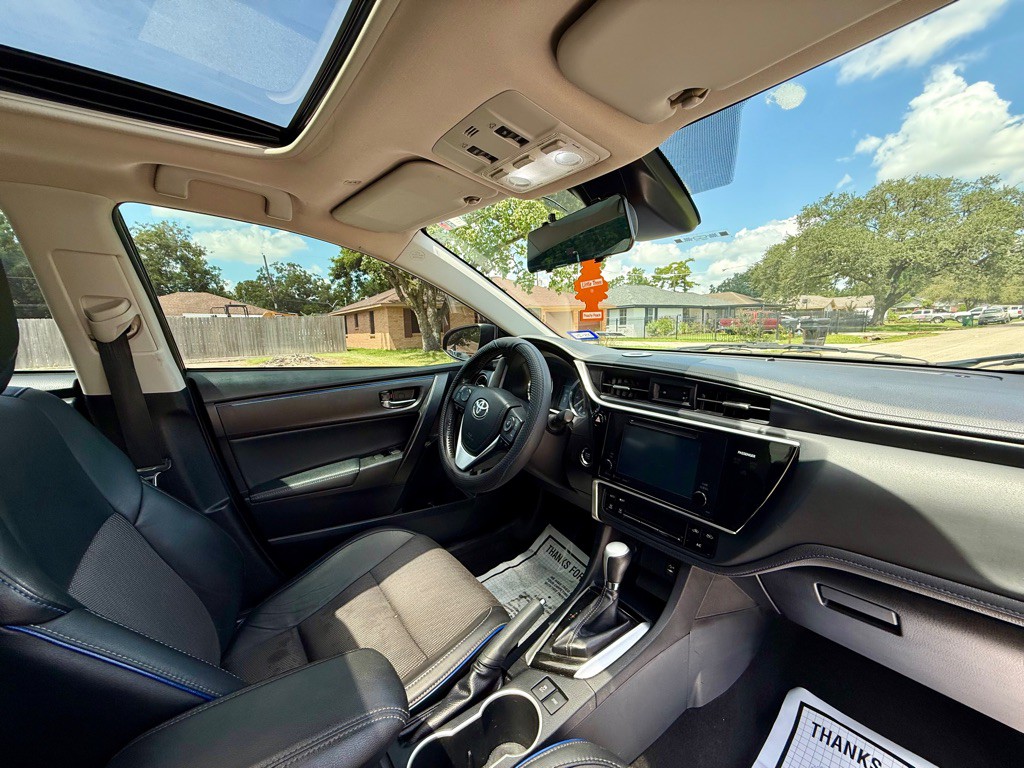 2017 Toyota Corolla Image 10