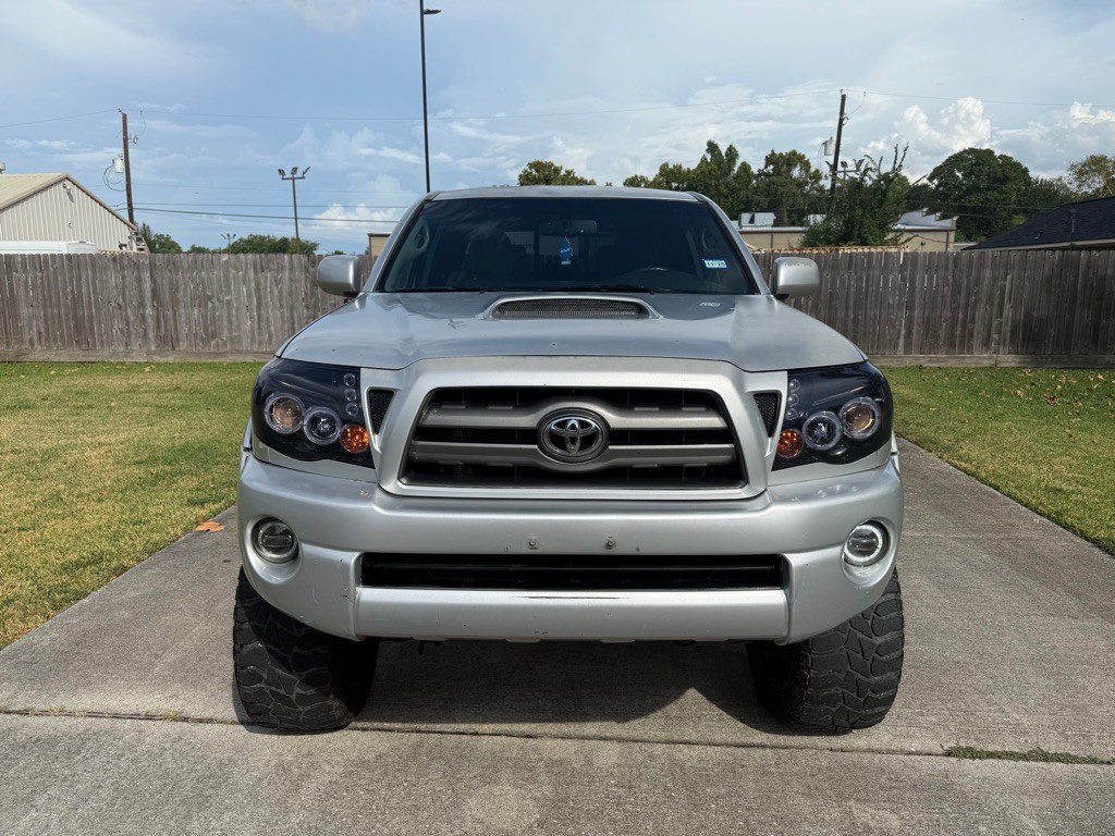 2010 Toyota Tacoma Image 2