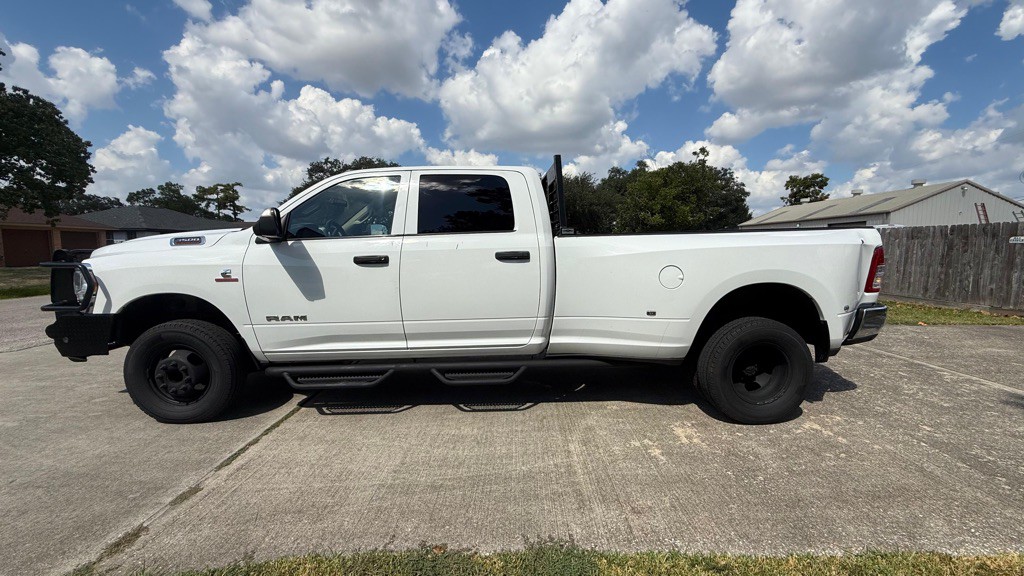 2019 RAM 3500 Image 2