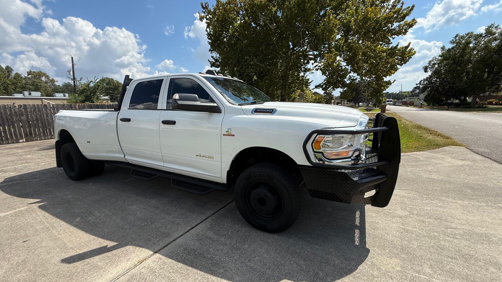 2019 RAM 3500 Image 3