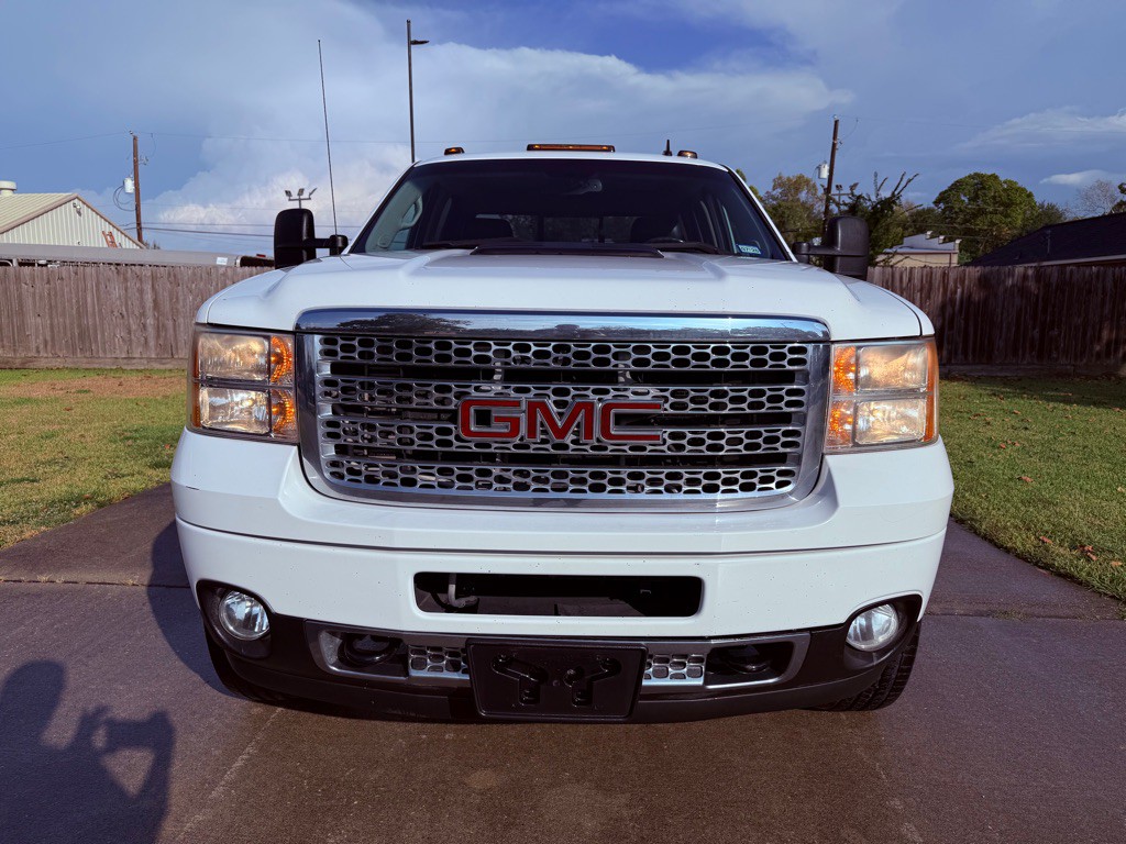 2014 GMC Sierra Image 2