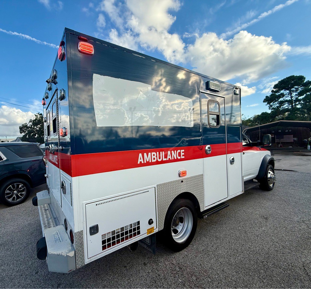 2016 RAM 4500 Image 5