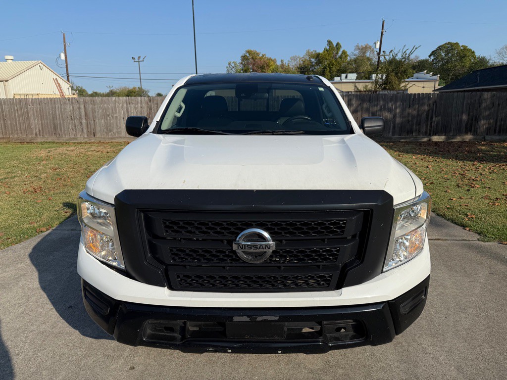 2020 Nissan Titan Image 2