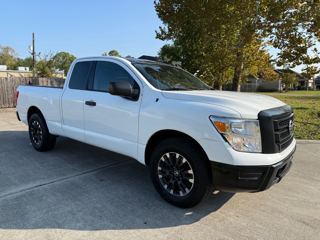 2020 Nissan Titan Image 3