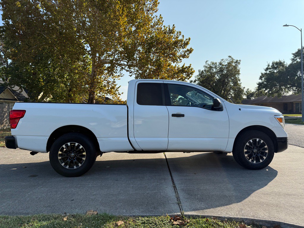 2020 Nissan Titan Image 4