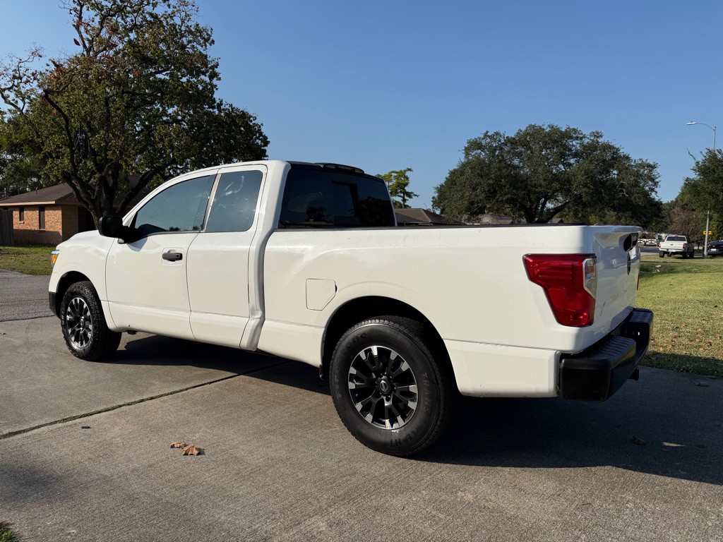 2020 Nissan Titan Image 7