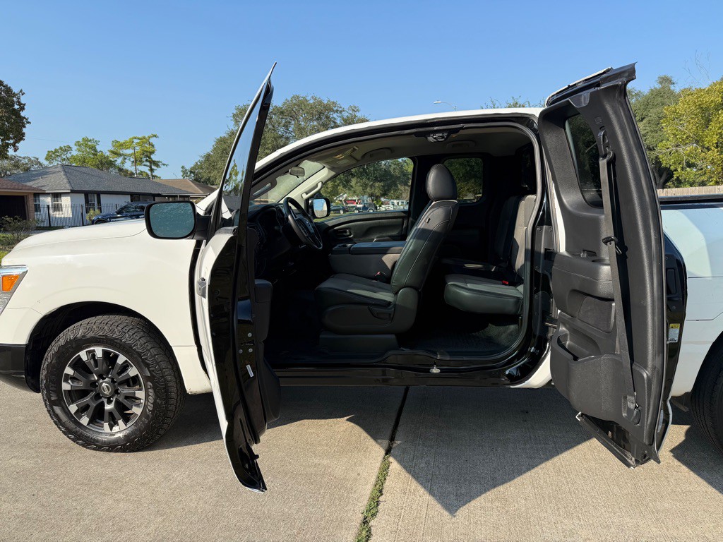 2020 Nissan Titan Image 10