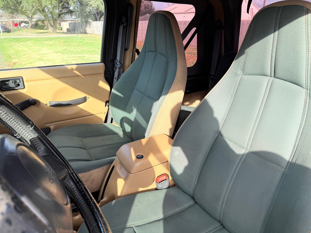 1997 Jeep Wrangler Image 10
