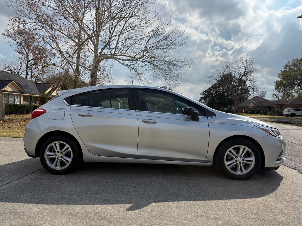 2017 Chevrolet Cruze Image 4