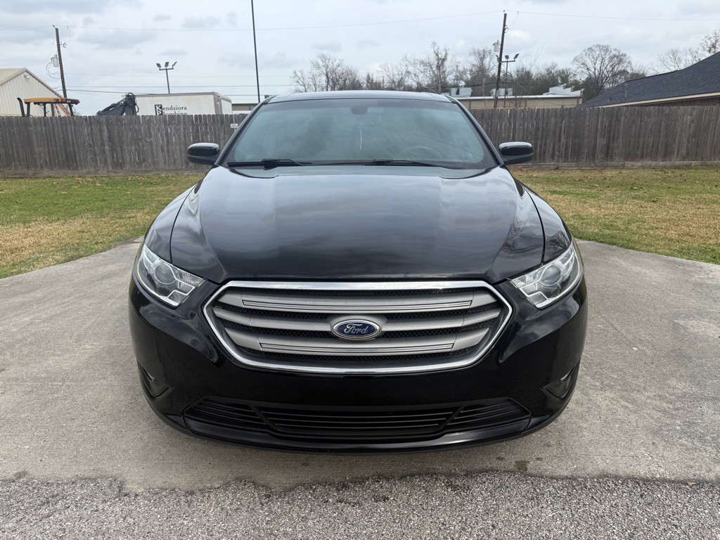 2016 Ford Taurus Image 2