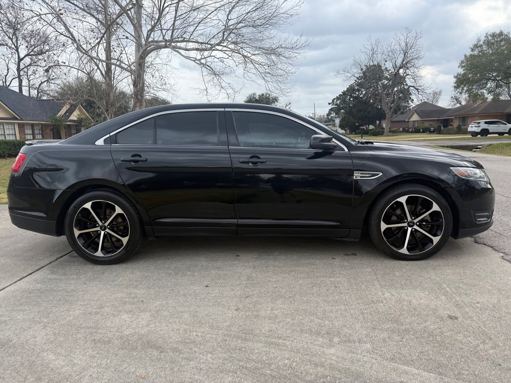 2016 Ford Taurus Image 4