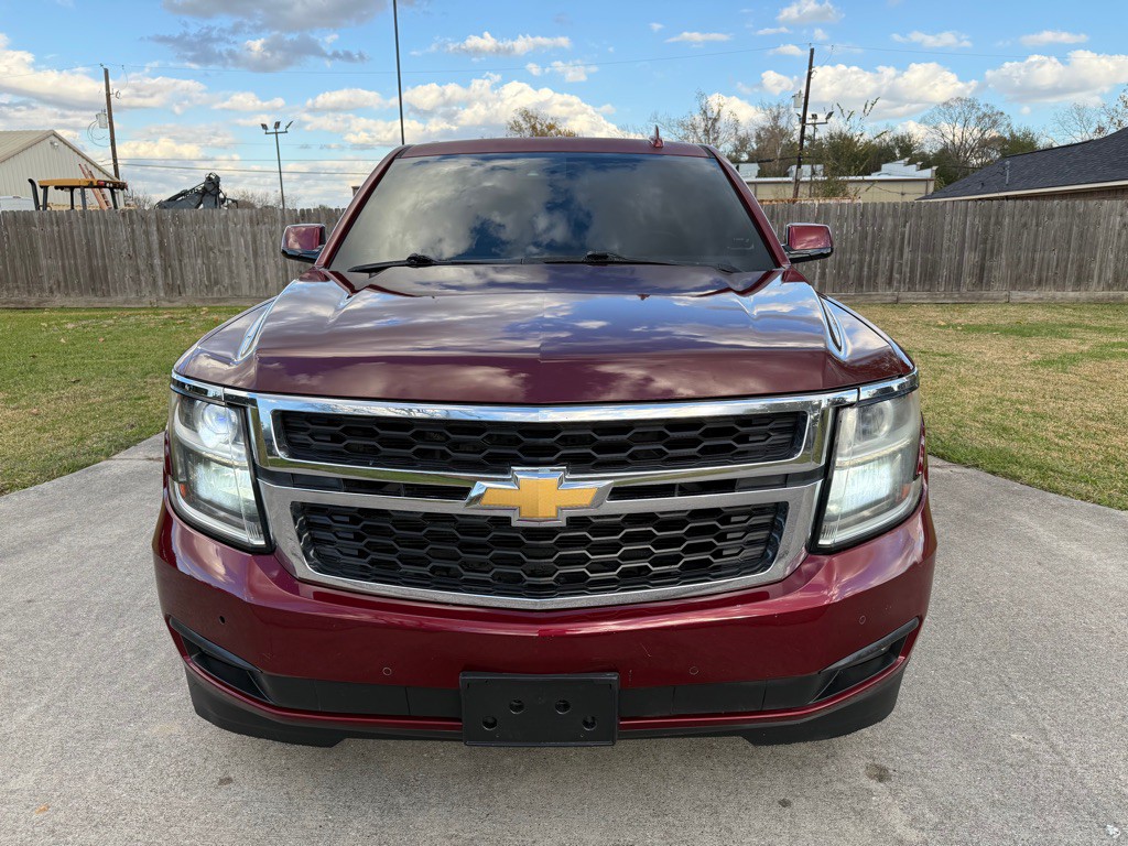 2016 Chevrolet Suburban Image 2