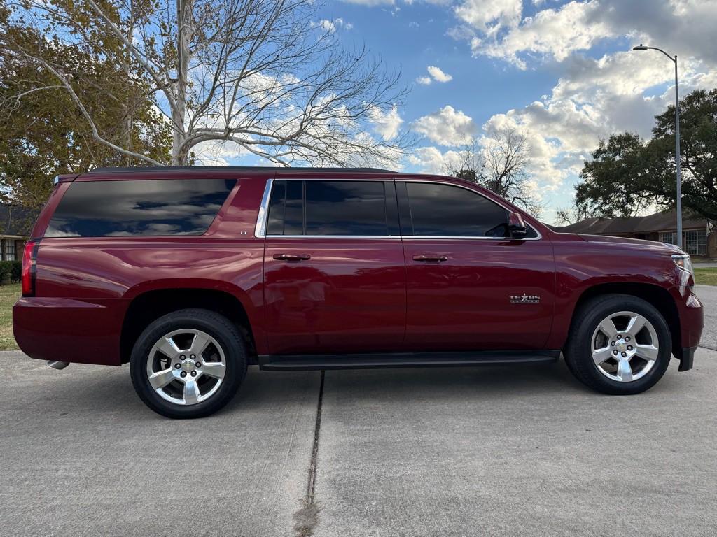 2016 Chevrolet Suburban Image 4