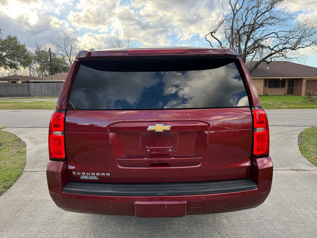 2016 Chevrolet Suburban Image 6