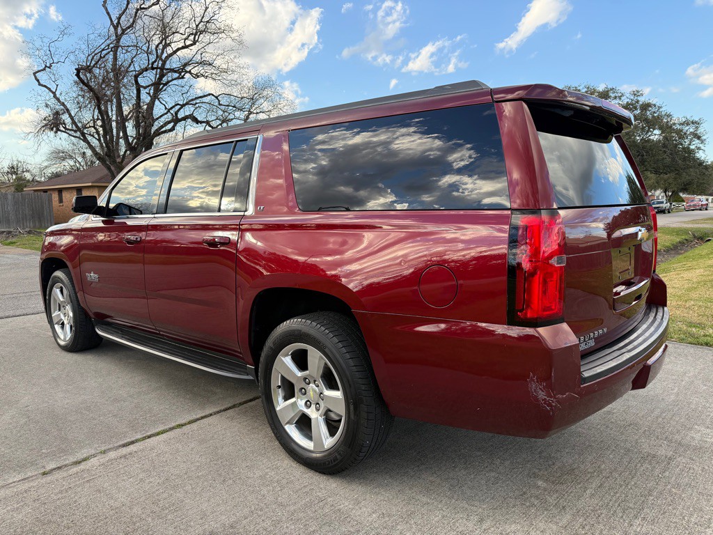 2016 Chevrolet Suburban Image 8