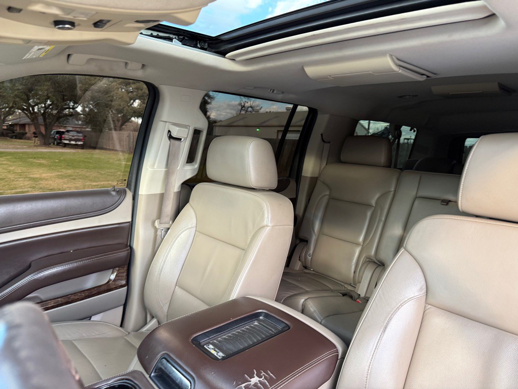 2016 Chevrolet Suburban Image 12