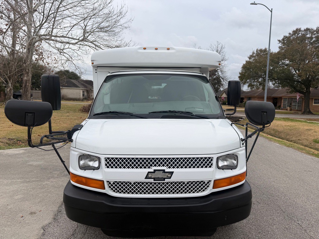 2010 Chevrolet Express Image 2