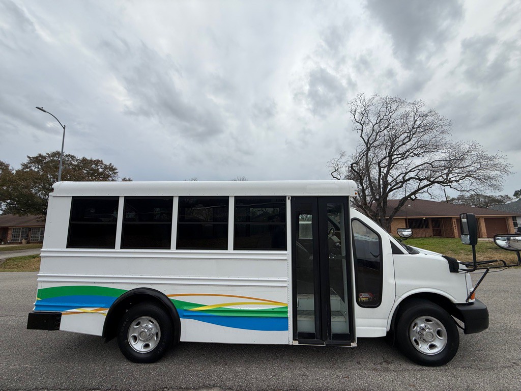 2010 Chevrolet Express Image 4