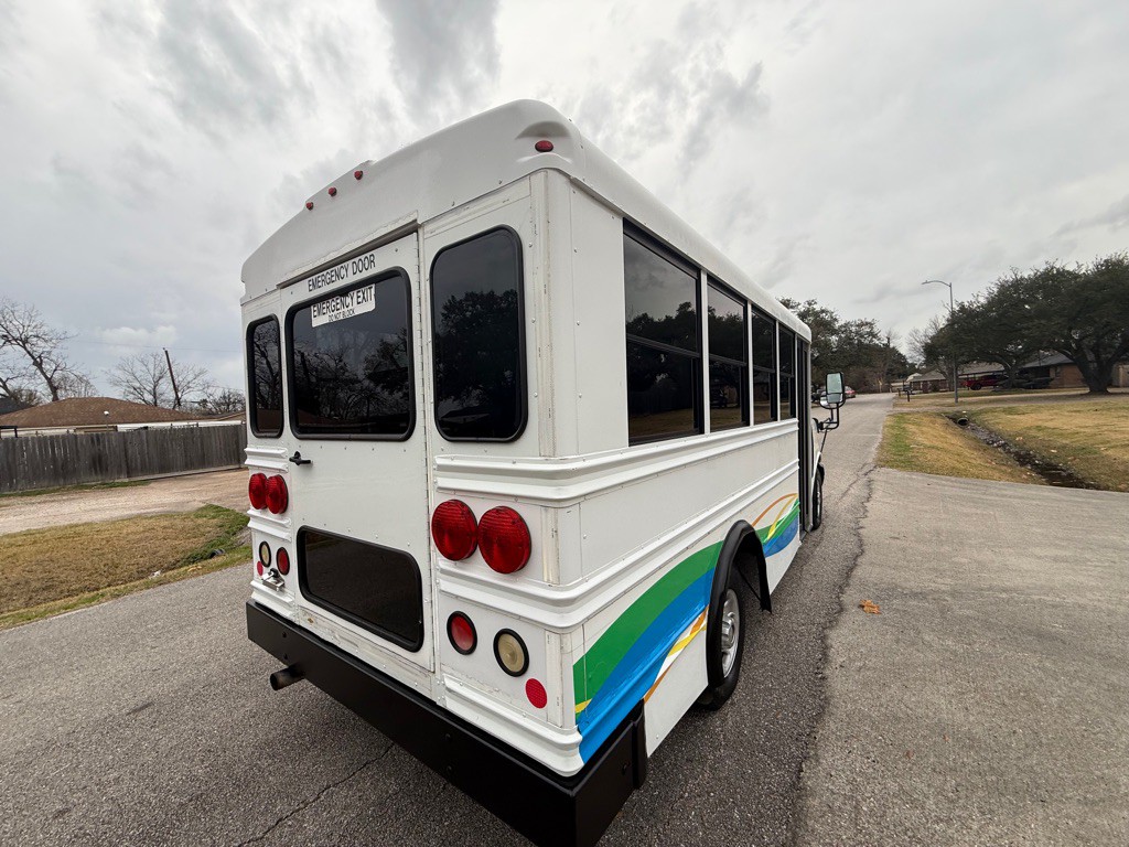 2010 Chevrolet Express Image 5