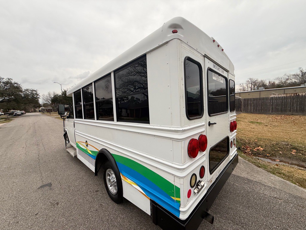 2010 Chevrolet Express Image 7