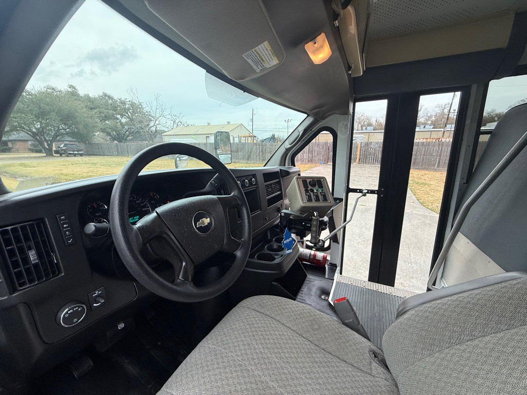 2010 Chevrolet Express Image 9