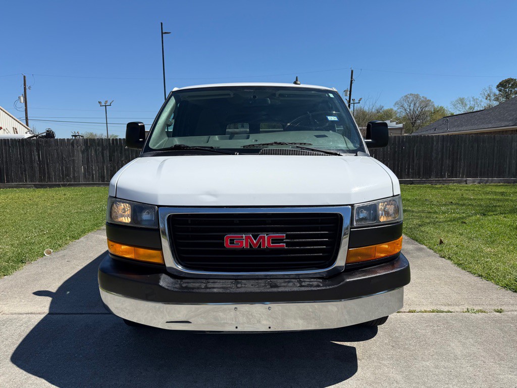 2018 GMC Savana Image 2