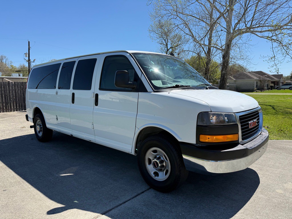 2018 GMC Savana Image 3