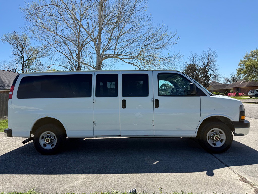 2018 GMC Savana Image 4