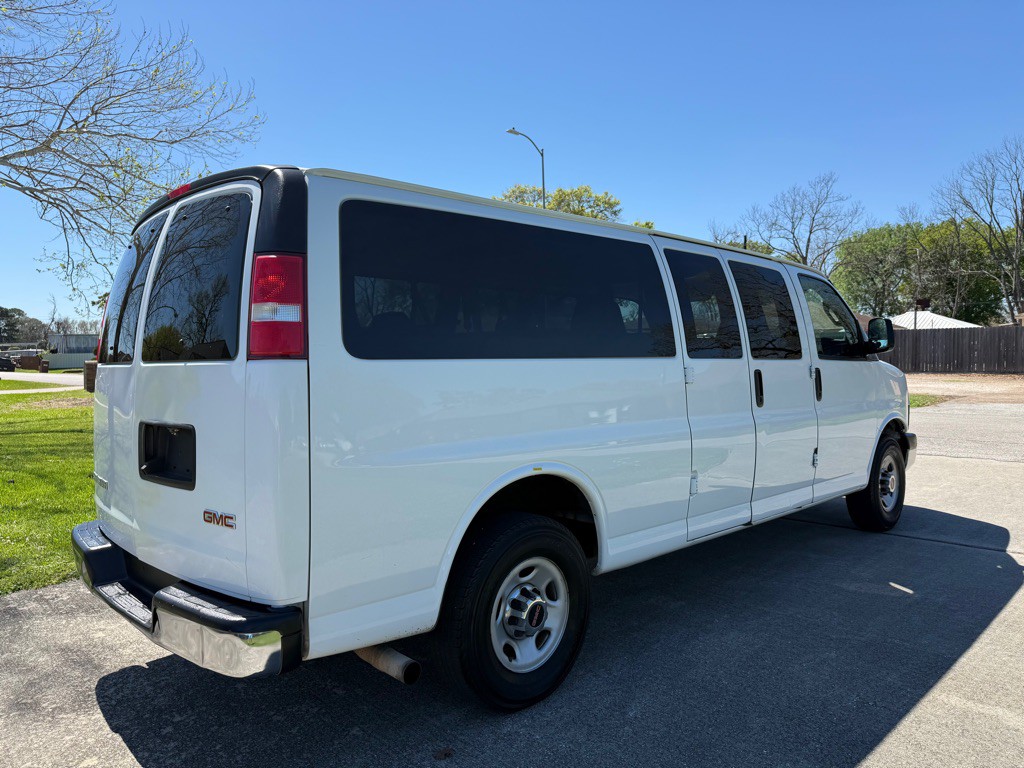 2018 GMC Savana Image 5