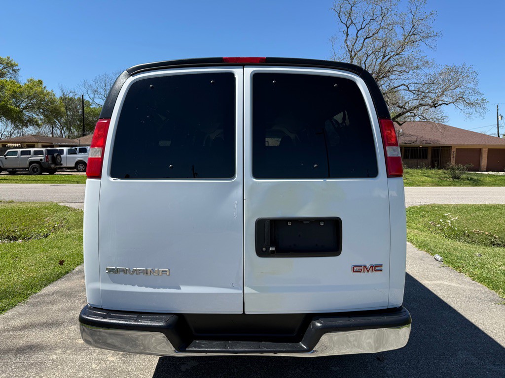 2018 GMC Savana Image 6