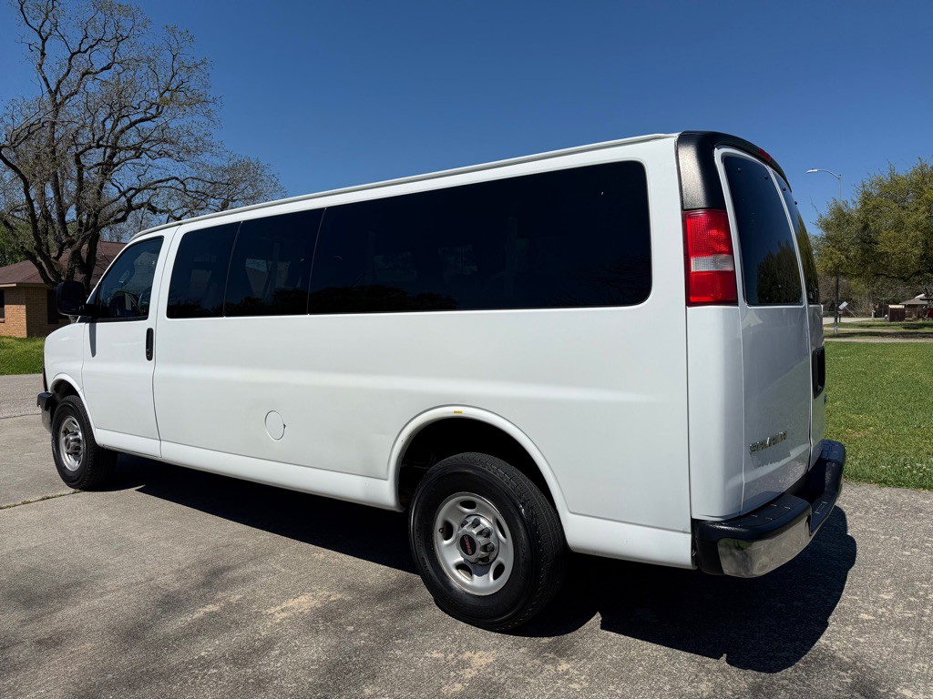 2018 GMC Savana Image 7