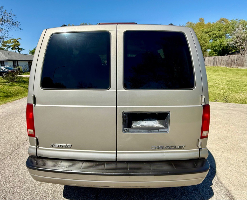 2002 Chevrolet Astro Image 6