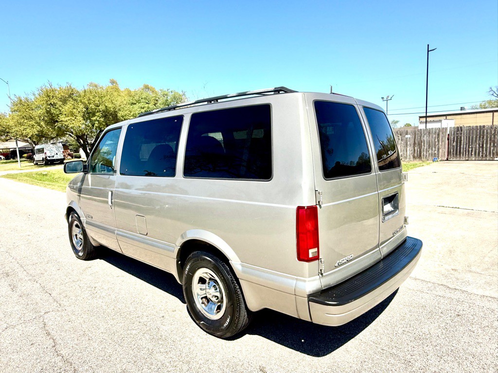 2002 Chevrolet Astro Image 7