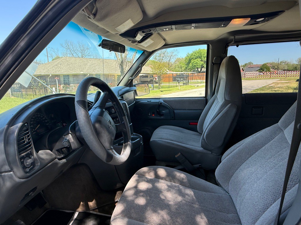 2002 Chevrolet Astro Image 9