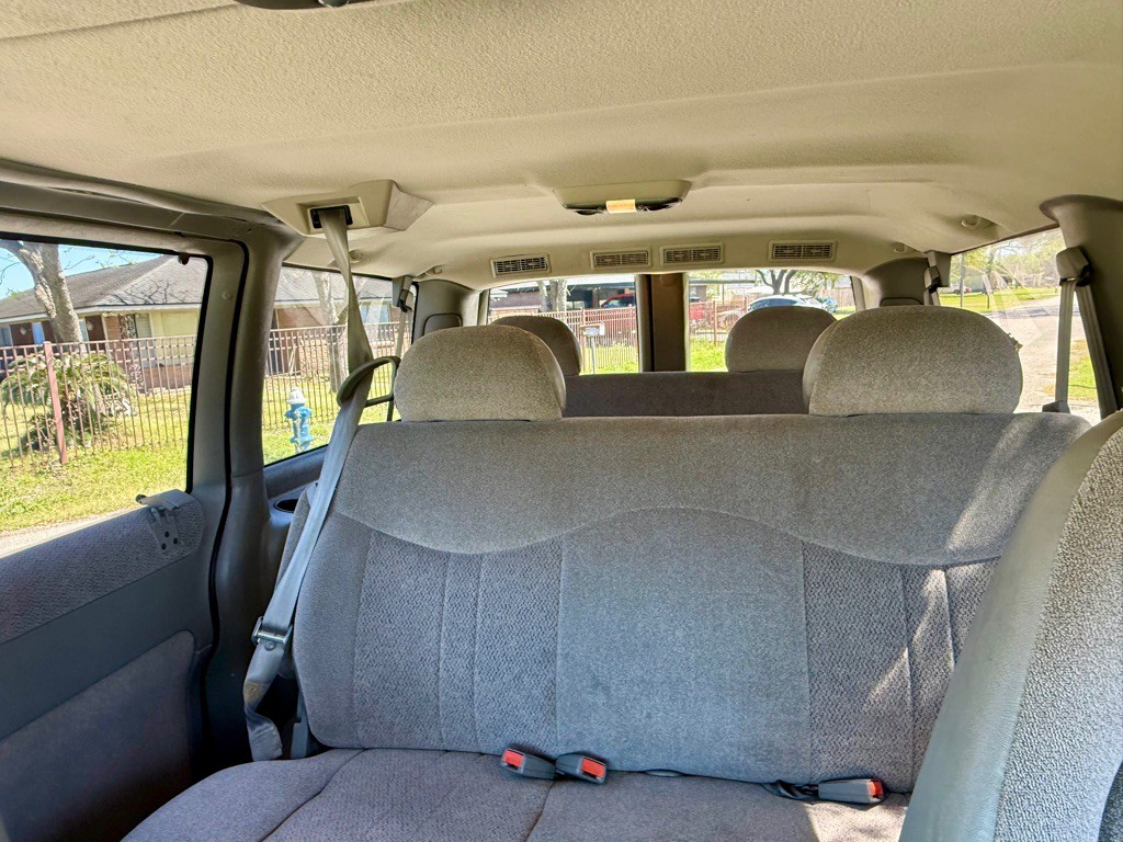 2002 Chevrolet Astro Image 11