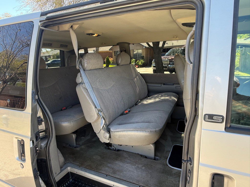 2002 Chevrolet Astro Image 13