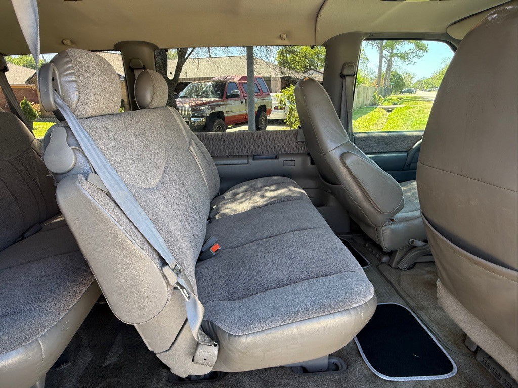 2002 Chevrolet Astro Image 15