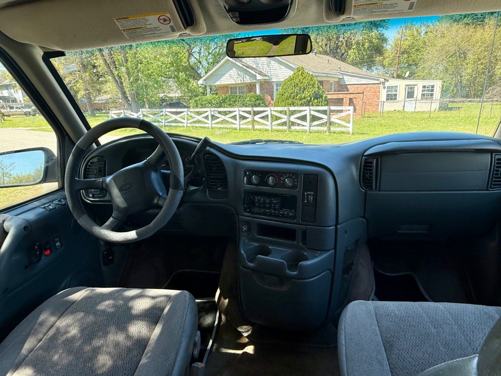 2002 Chevrolet Astro Image 16