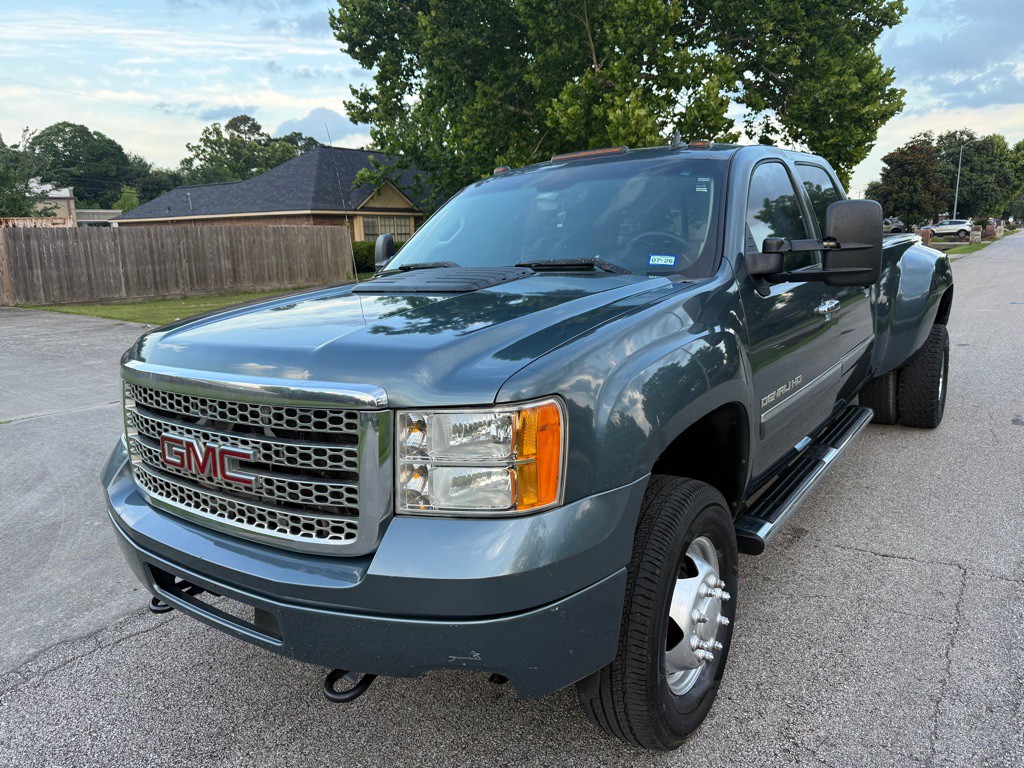 2011 GMC Sierra Image 2