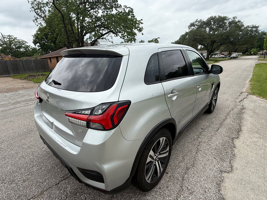 2020 Mitsubishi Outlander Image 2