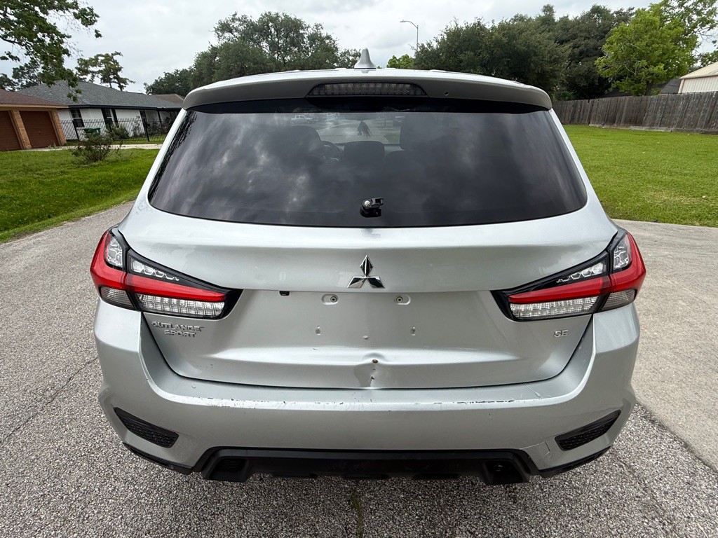 2020 Mitsubishi Outlander Image 3