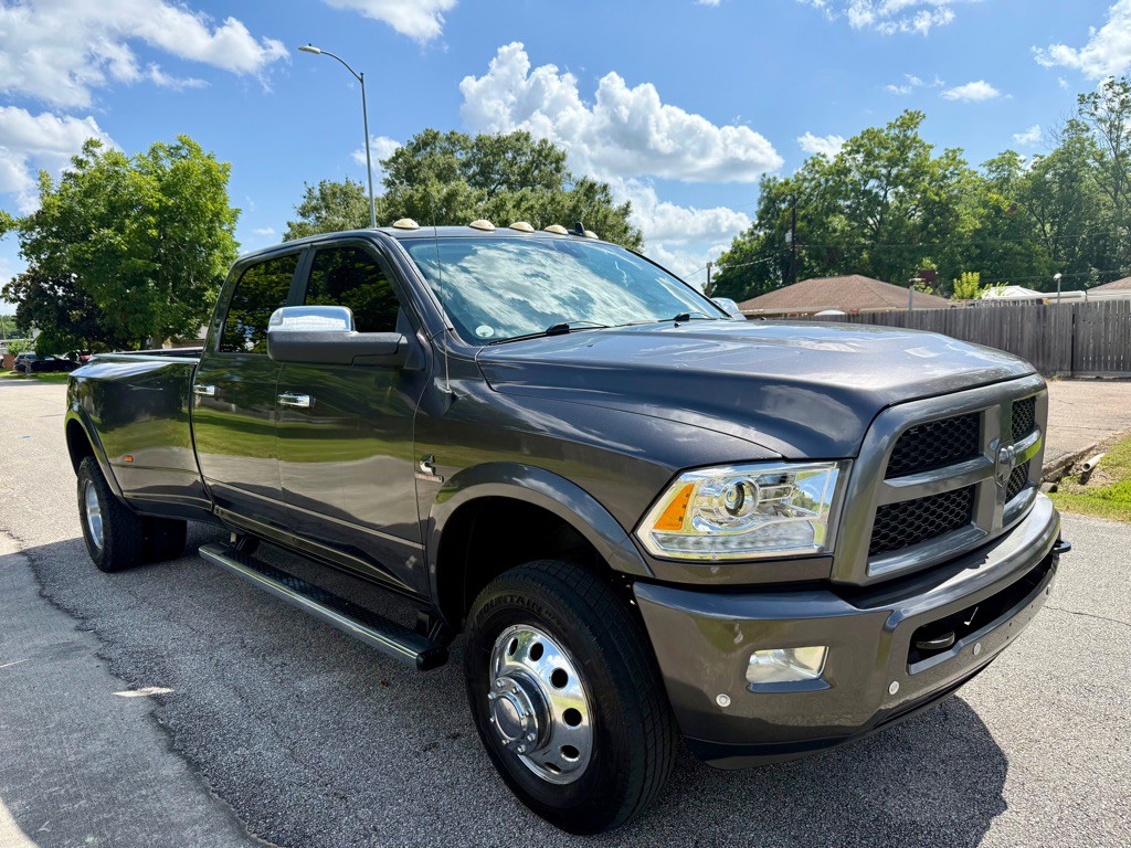 2017 RAM 3500 Image 3