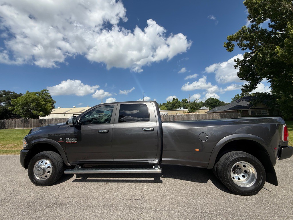 2017 RAM 3500 Image 9