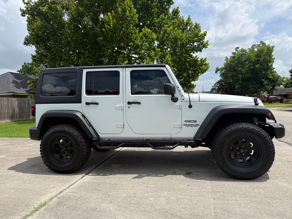 2015 Jeep Wrangler Unlimited Image 2
