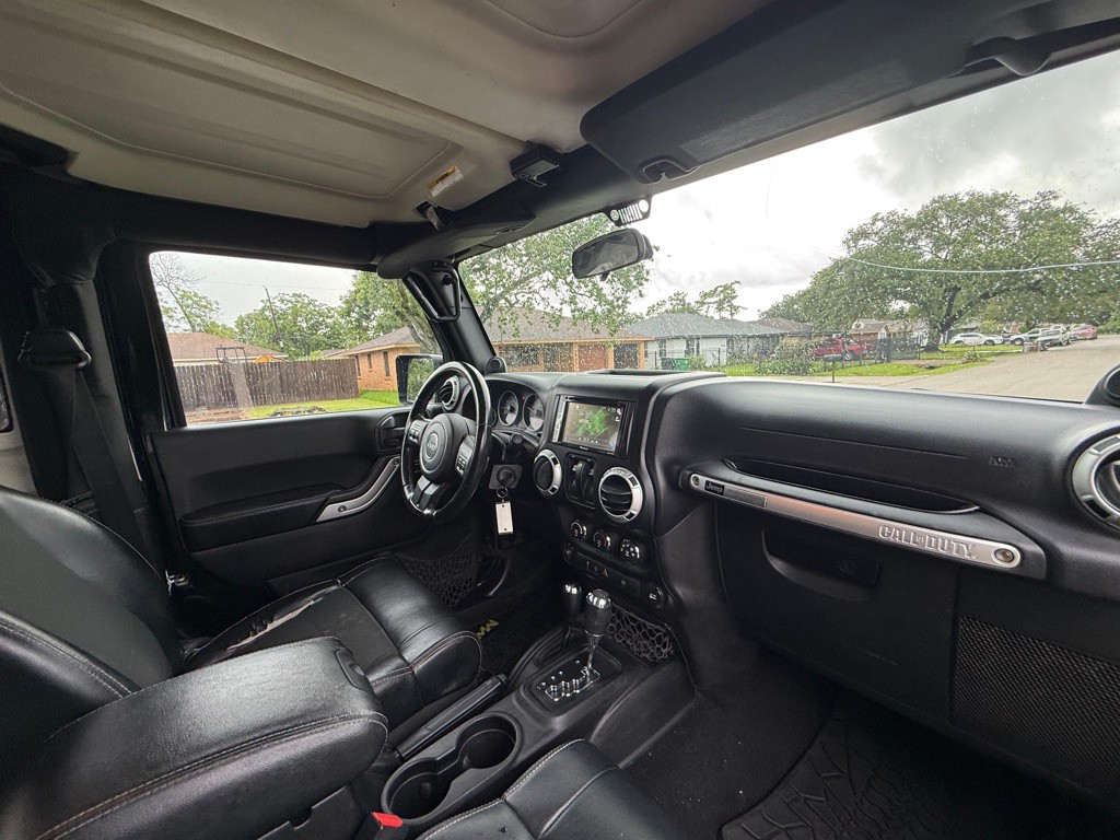 2012 Jeep Wrangler Image 12