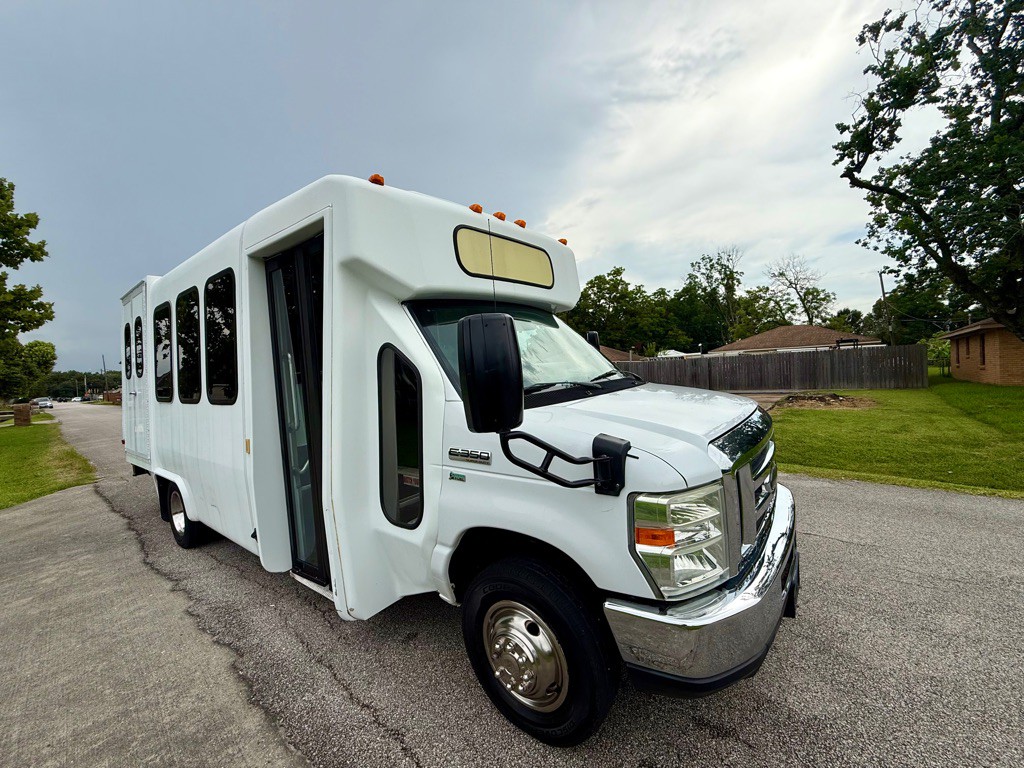2015 Ford Econoline Image 4