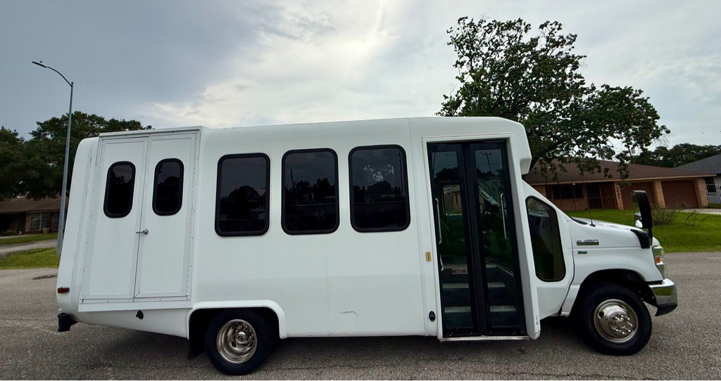 2015 Ford Econoline Image 5